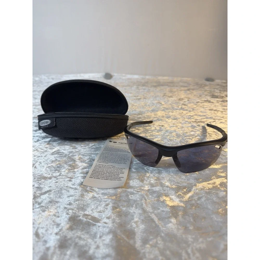 Tifosi Sunglasses  Black Wraparound Sport Performance Eyewear Case